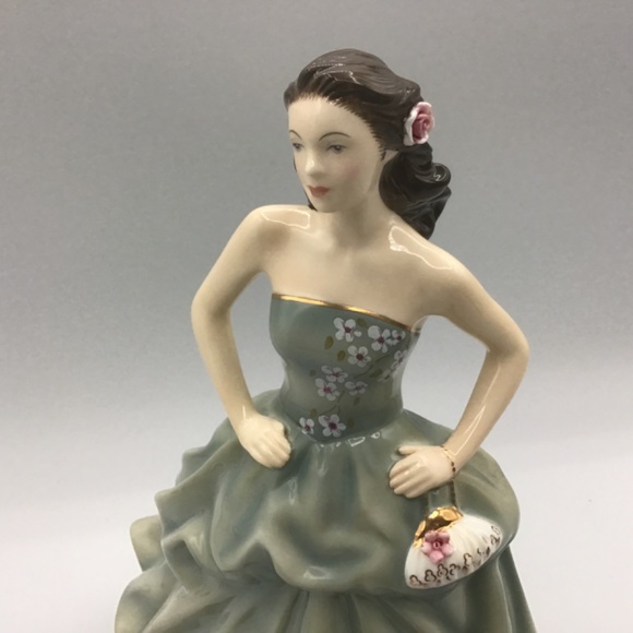 Royal Doulton Happy Birthday 2013 Pretty Ladies Figurine of the year HN5587. - Picture 6 of 7